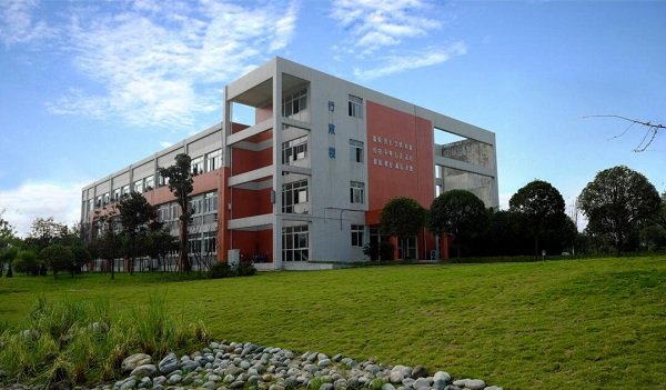 成都铁路卫生学校