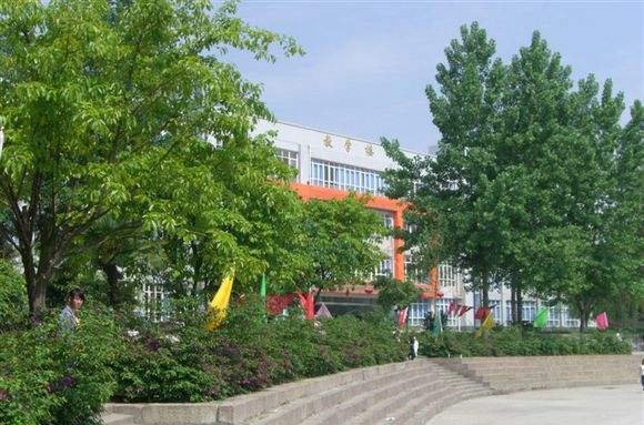 成都华大医药卫生学校
