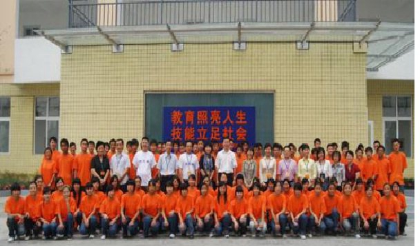 成都百年农工子弟职业学校的就业方向及有什么助学政策
