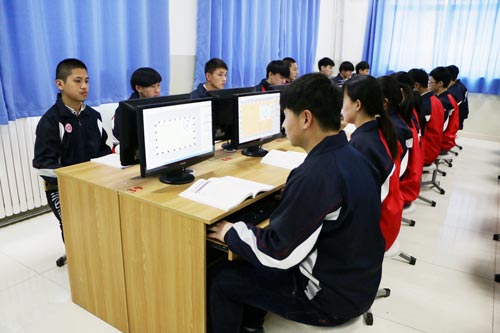 河北商贸学校学生计算机网页设计实训 河北商贸学校学生计算机网页设计实训