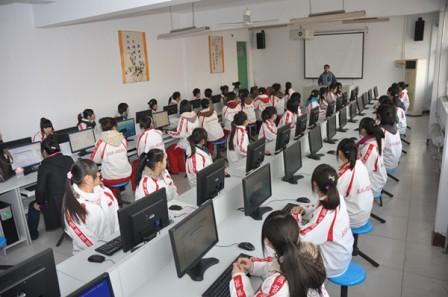 石家庄棉四幼师微机室
