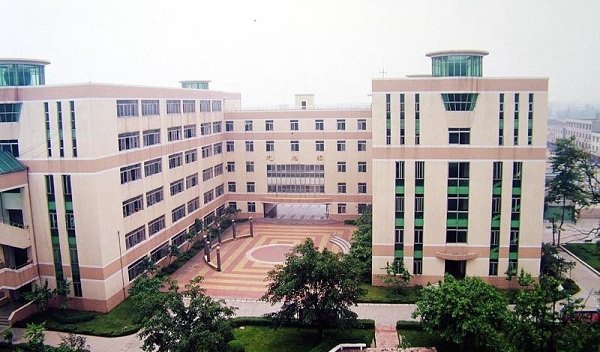 成都市华阳职业中学