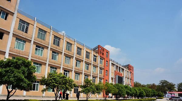 宜宾县高场职业中学校